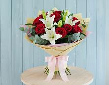 Букет цветов из:  Лилии и Розы в Коксовом