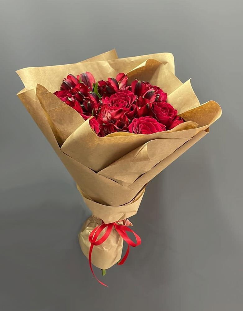 Букет цветов из: Альстромерии и Розы в Коксовом