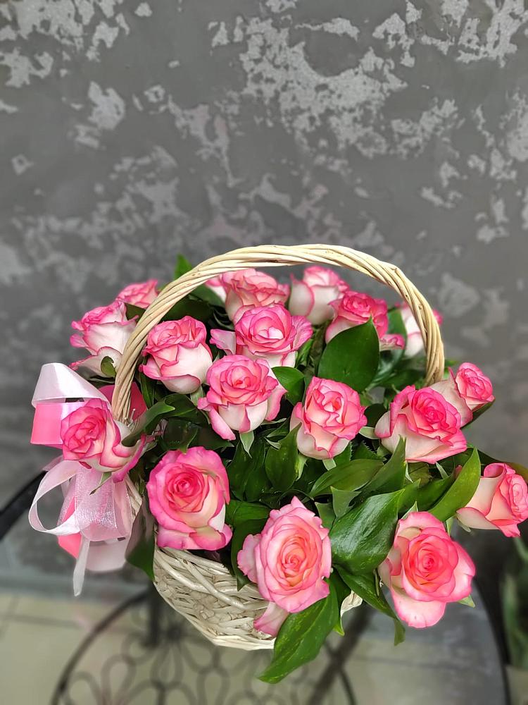 Цветочная композиция из Розы в корзине в Коксовом