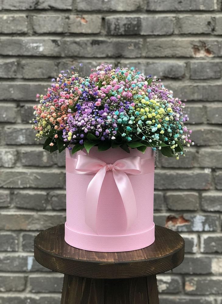 Цветочная композиция из Гипсофила и Розы в шляпной коробке в Коксовом