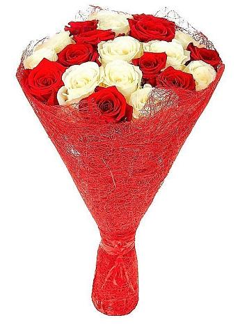 Букет Микс из красных и белых роз в Коксовом