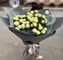 Букет Белые кустовые розы Солинеро в Коксовом