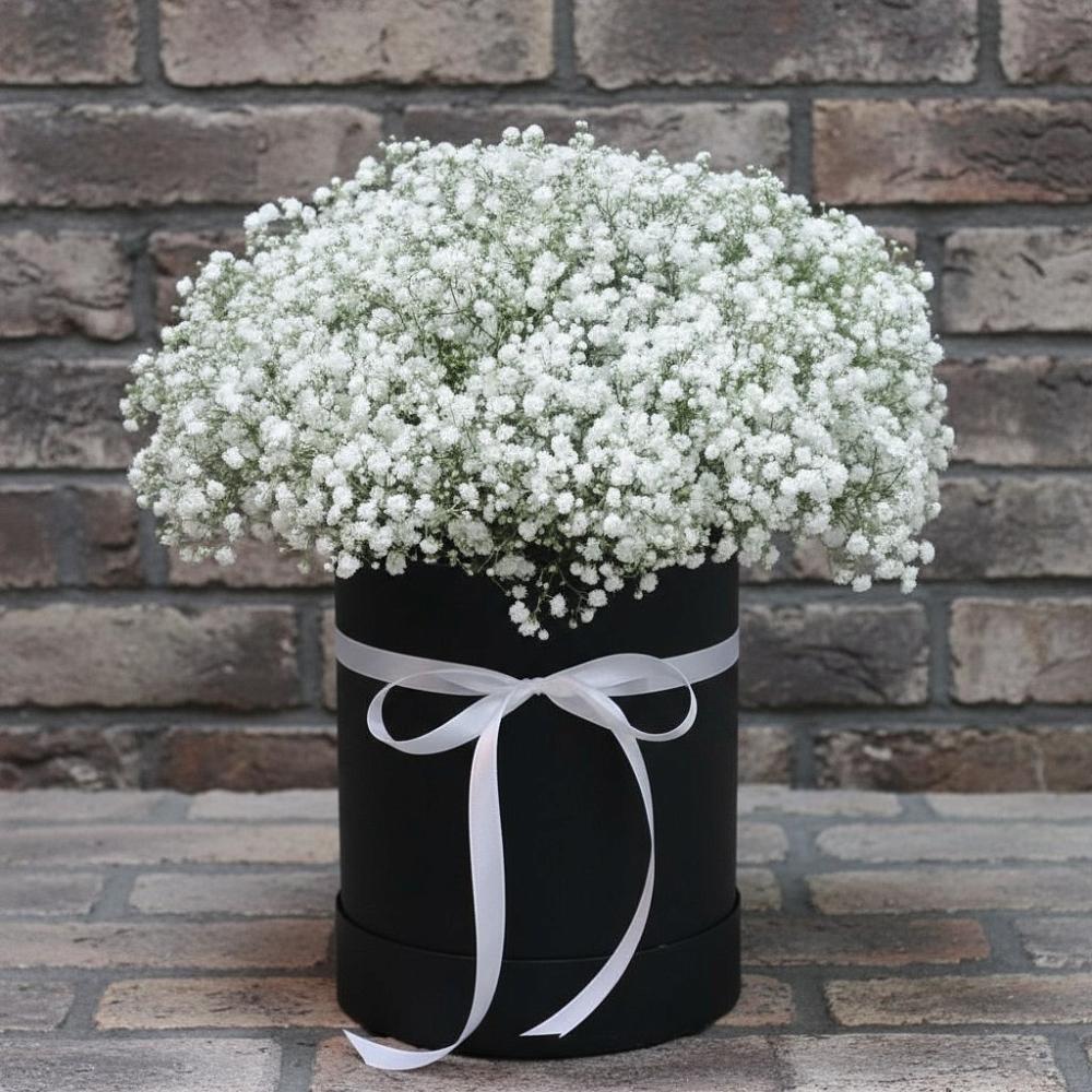 Цветочная композиция из Гипсофила в шляпной коробке в Коксовом