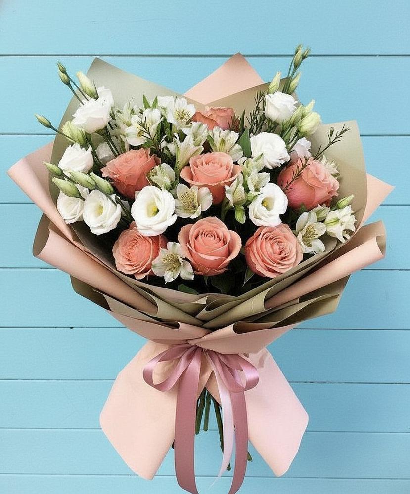 Букет цветов из: Розы, Альстромерии и Лизиантусы в Коксовом