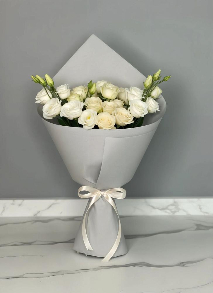 Букет цветов из: Розы и Лизиантусы в Коксовом