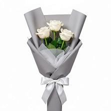 Букет 3 белые розы в Коксовом