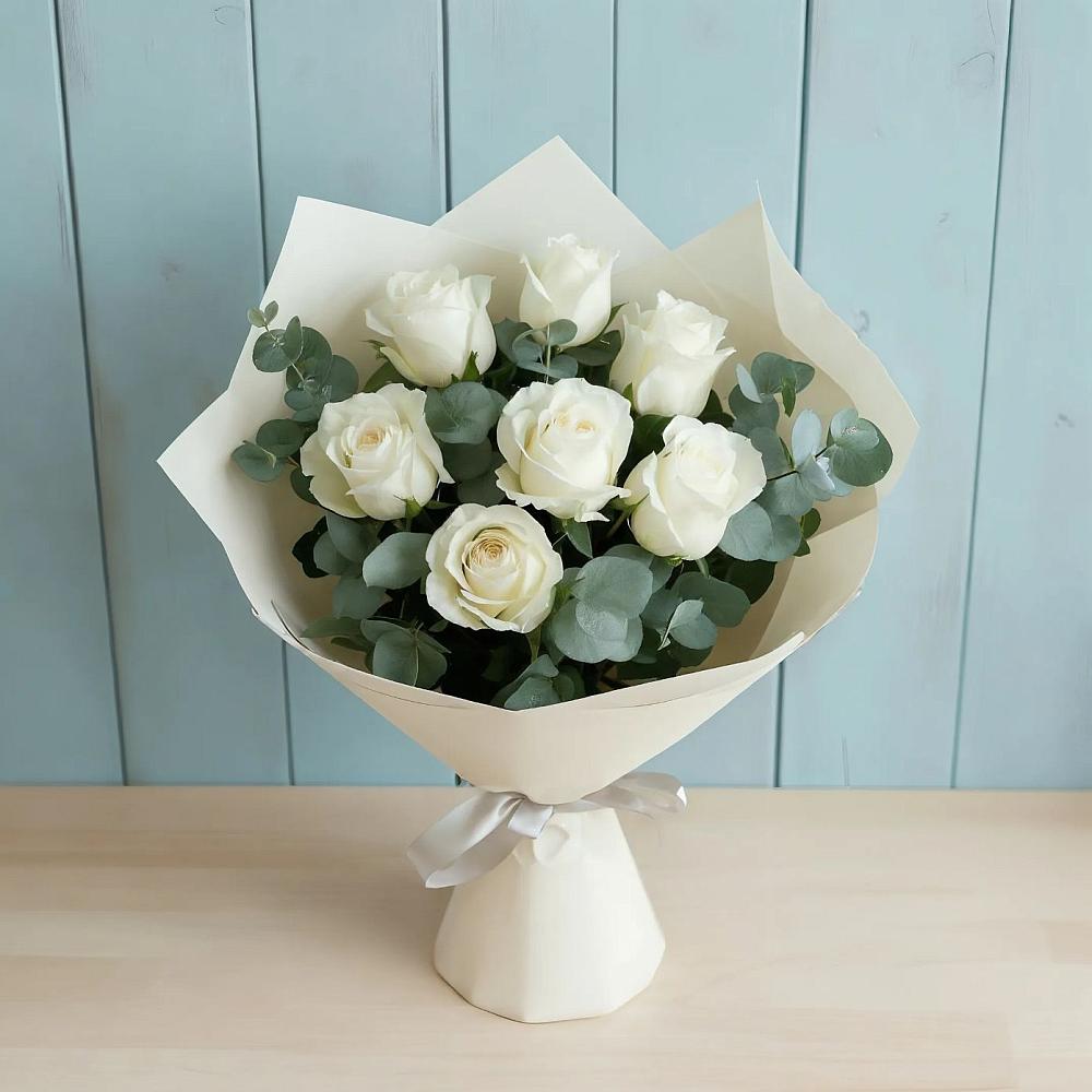 Букет Белые розы в Эвкалипте в Коксовом
