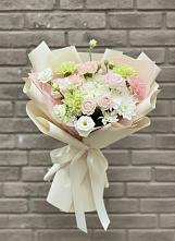 Букет цветов из:  Гвоздики, Розы, Лизиантусы и Хризантемы в Коксовом