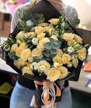 Букет птица счастья в Коксовом Букет цветов из: Розы и Лизиантусы в Коксовом
