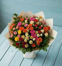 Букет Микс из разноцветных кустовых роз в Коксовом