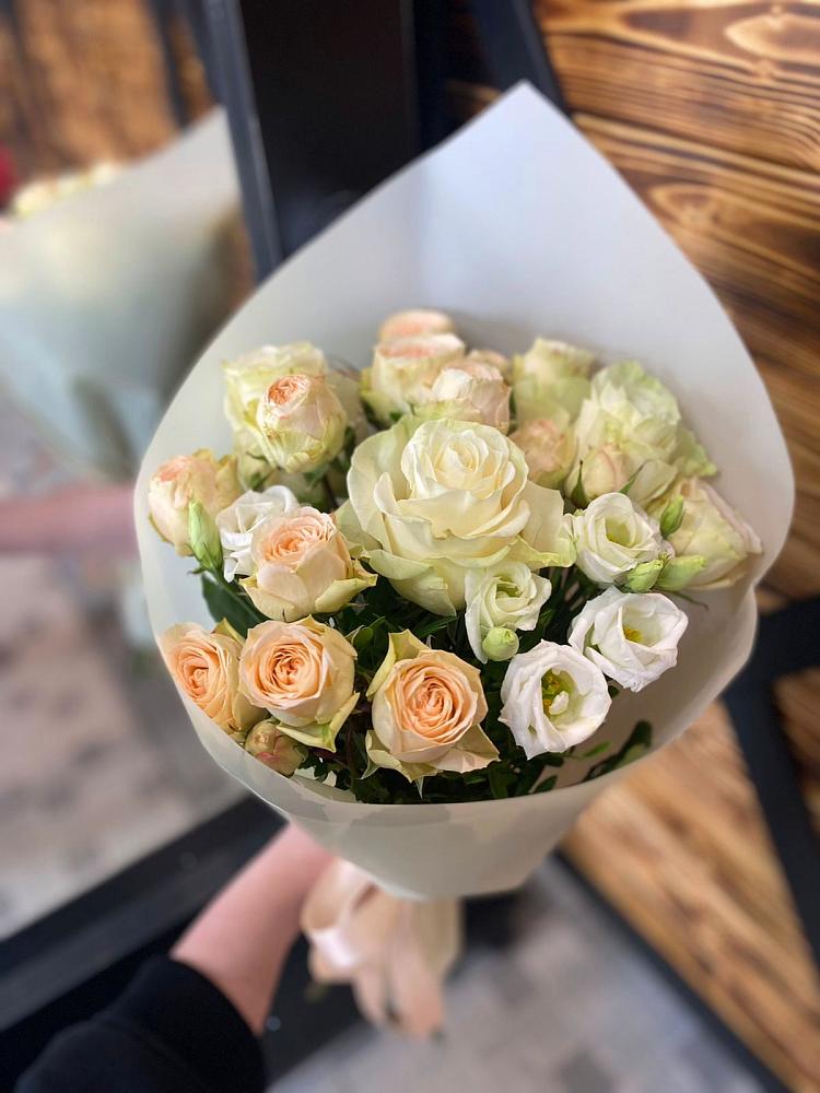 Букет цветов из: Розы и Лизиантусы в Коксовом